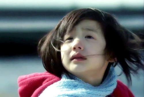 Mana-chan, cô bé đang gây sốt với clip quên người yêu cũ đi, vì vẫn còn 3 tỷ 50 triệu đàn ông trên thế giới là ai?